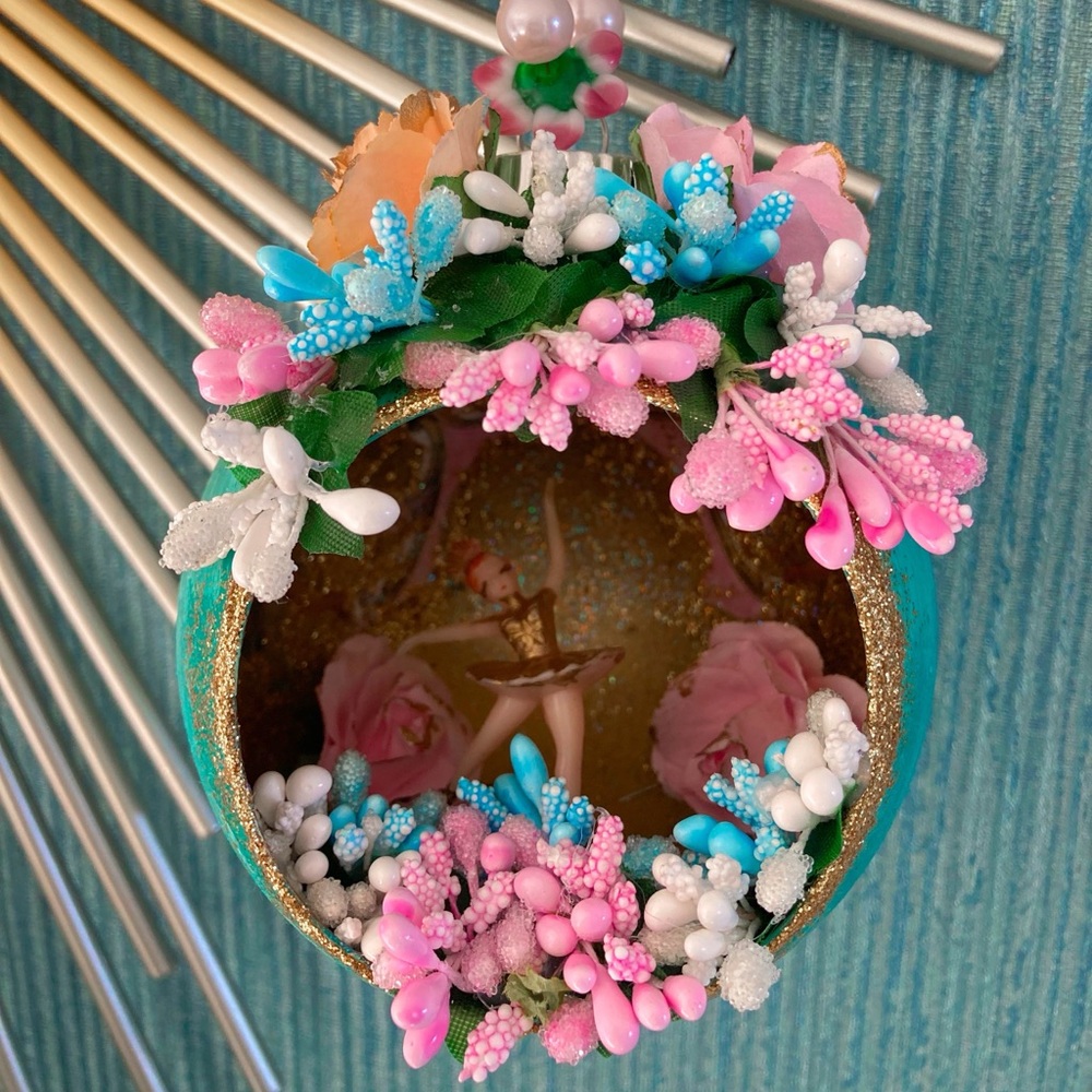 VINTAGE BALLERINA CHRISTMAS DIORAMA ORNAMENT REGENCY HOLLYWOOD MID CENTURY MCM